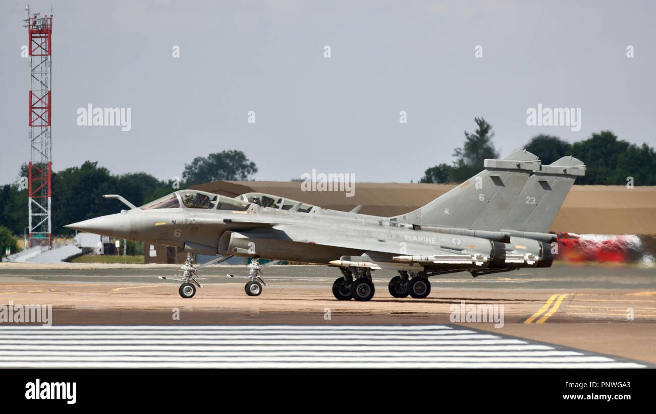 2 Rafale M de la marine française d'avions de chasse prépare à décoller à la Royal International Air Tattoo 2018 Banque D'Images