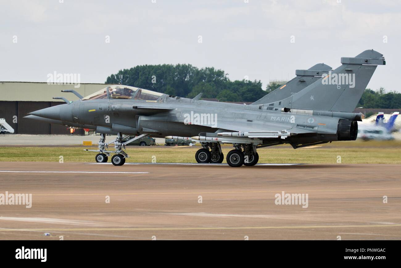 2 Rafale M de la marine française d'avions de chasse prépare à décoller à la Royal International Air Tattoo 2018 Banque D'Images