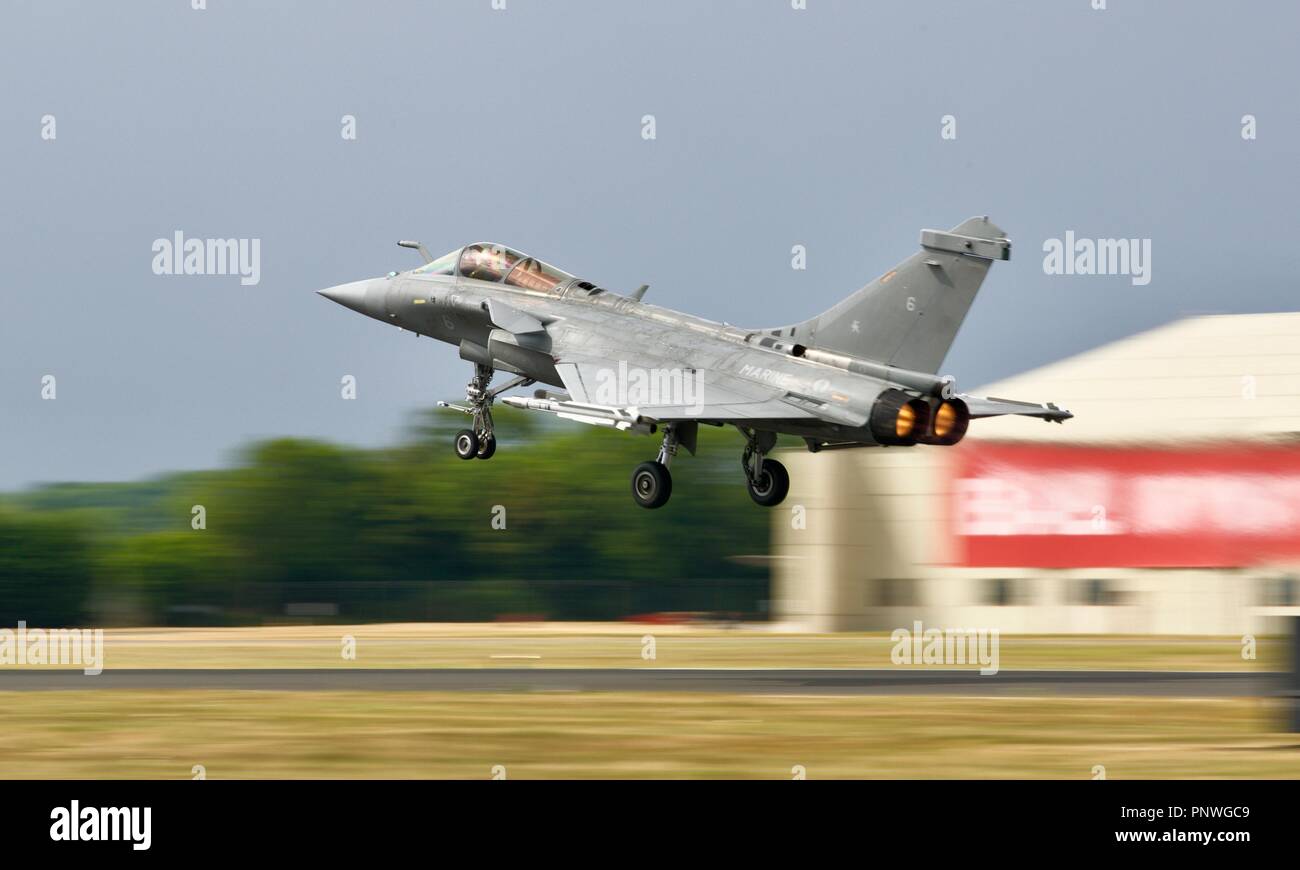 La Marine française Dassault Rafale M qui décolle de l'Royal International Air Tattoo 2018 Banque D'Images