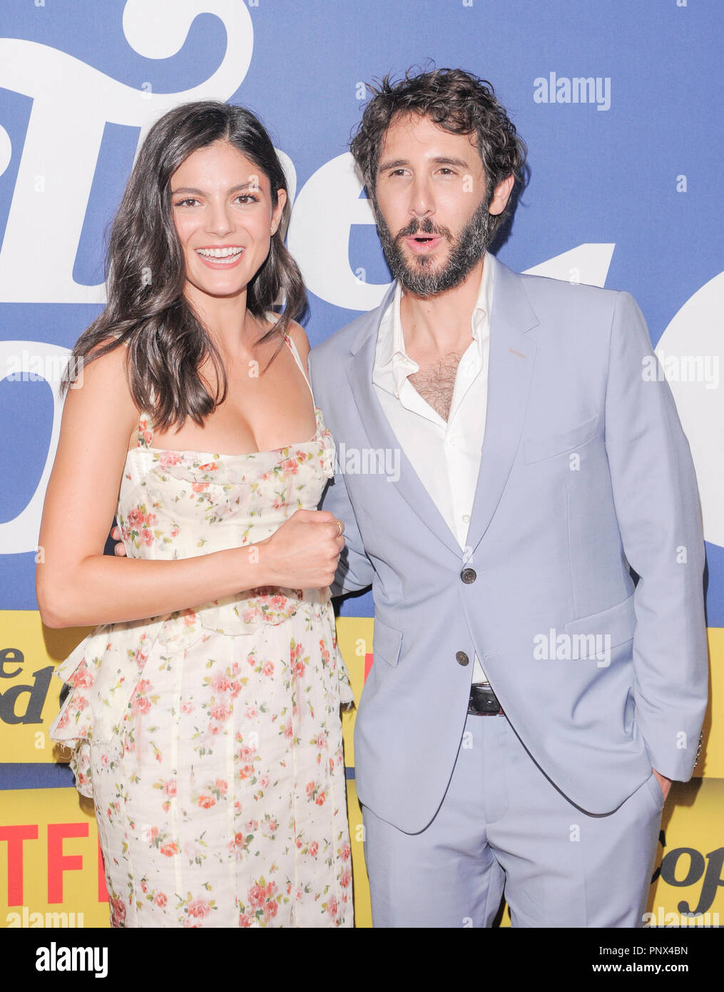 New York, NY - 21 septembre 2018 : Monica Barbaro et Josh Groban assister à la Netflix Bon Cop Saison 1 premiere dans l'AMC de la 34e Rue Banque D'Images