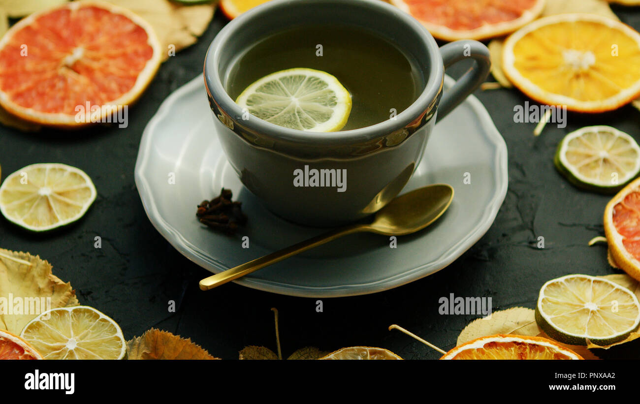Tasse de thé au citron et la cuillère Banque D'Images