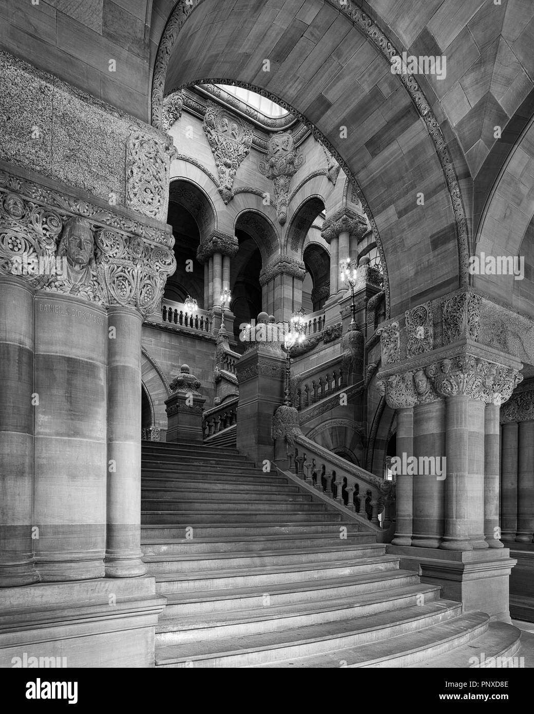 Le grand escalier de l'Ouest (ou 'Million Dollar Staircase') à l'intérieur de la New York State Capitol Building à Albany, New York Banque D'Images