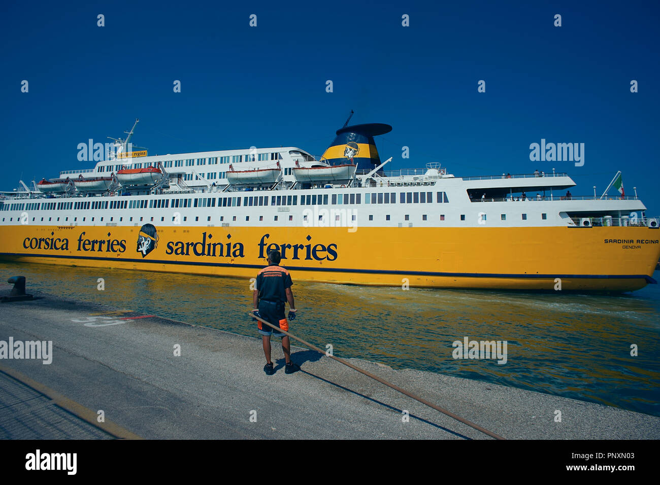 Ferry Sardaigne dans le port de Piombino, Toscane, Italie Banque D'Images