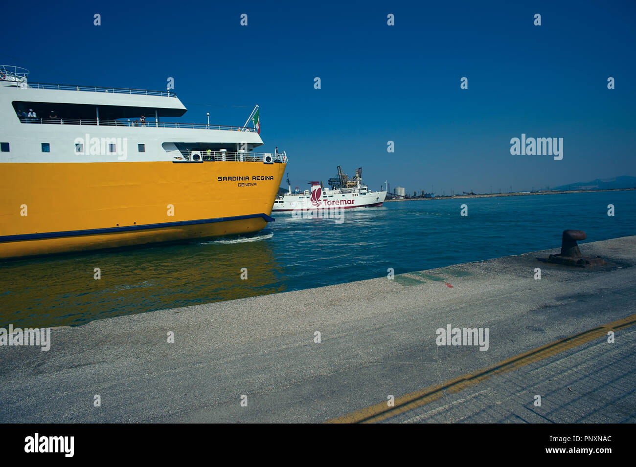 Ferry Sardaigne dans le port de Piombino, Toscane, Italie Banque D'Images