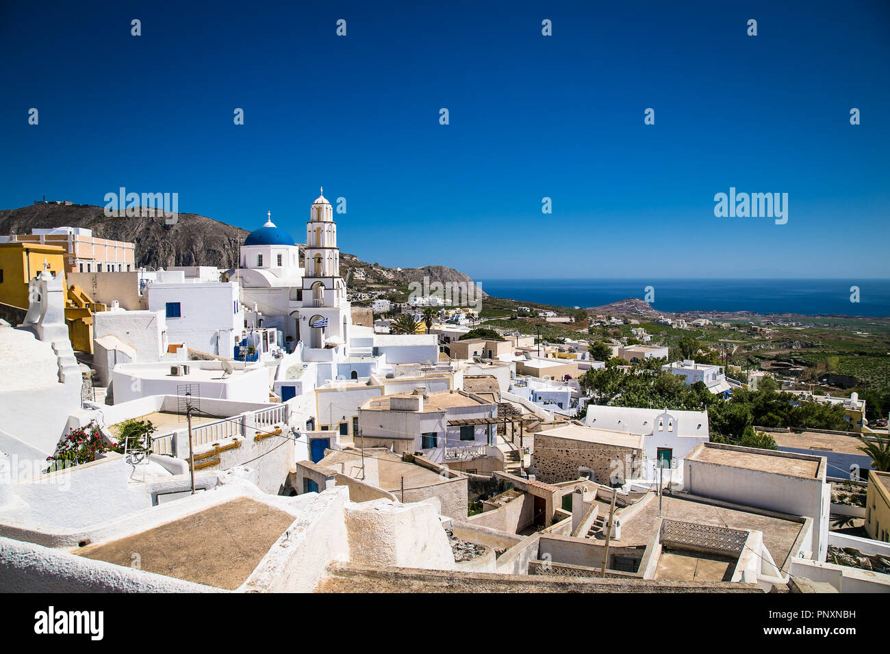 Vue panoramique sur le centre de l'Emporio village grec à l'île de Santorin, Grèce. Banque D'Images