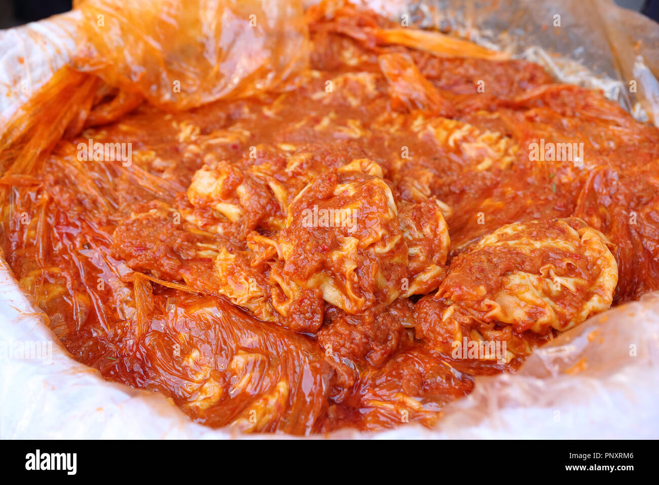 A proximité de tir jusqu'honum épicé avec sauce tomate, un plat végétarien non régionaux. Banque D'Images