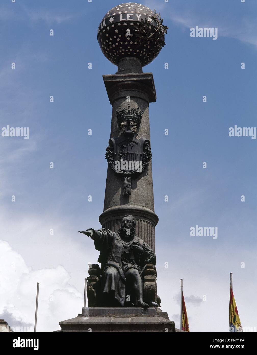 L'ARAGON. Saragosse. Vista del MONUMENTO AL JUSTICIAZGO, obra de Félix NAVARRO y Francisco Vidal. La columna représen la fortaleza de una institución aragonesa perdida, reivindicada en el siglo XIX y en 1987 recuperada. La estatua représen un Don Juan V DE LANUZA (1564-1591), Maire de Justicia de Aragón ejecutado por Felipe II. España. Banque D'Images