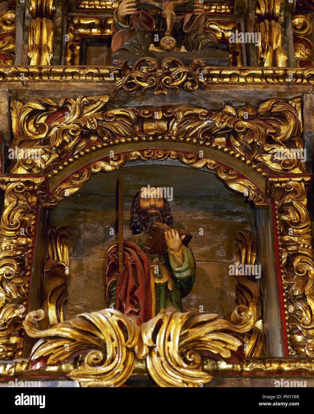 L'Espagne, la Galice, La Corogne-une province, San Andrés de Teixido (Santo André de Bastida). Sanctuaire. Sur le maître-autel, retable baroque du 18e siècle par Miguel Lopez de la Pe-a. Détail de l'un des douze apôtres, Saint Jude Thaddée. Banque D'Images L'Espagne, la Galice, La Corogne-une province, San Andrés de Teixido (Santo André de Bastida). Sanctuaire. Sur le maître-autel, retable baroque du 18e siècle par Miguel Lopez de la Pe-a. Détail de l'un des douze apôtres, Saint Jude Thaddée. Banque D'Images
