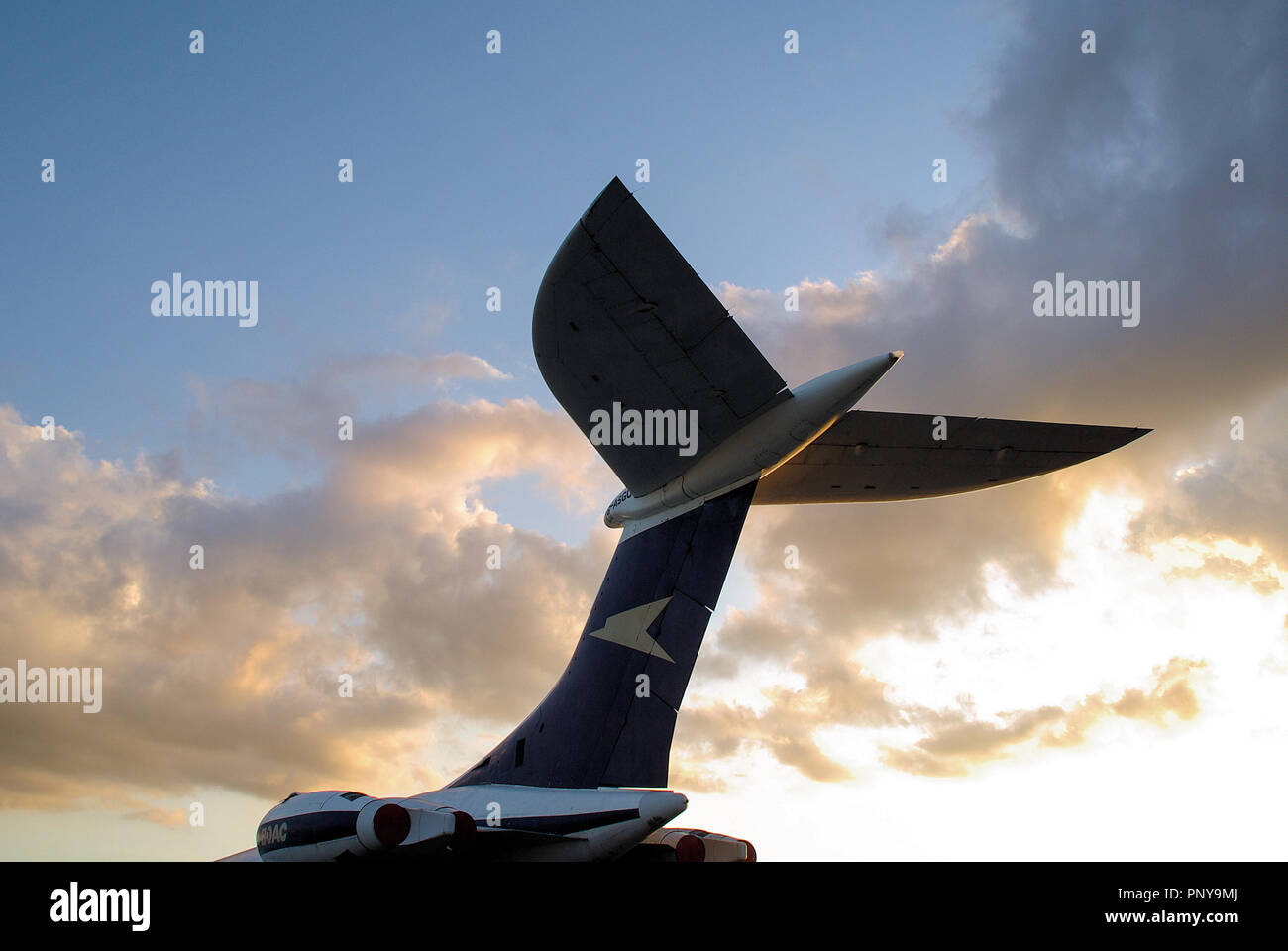 Vickers VC10 dans BOAC, British Overseas Airways Corporation coloris. Queue haute. Logo de la marque Speedbird emblème. Journée ensoleillée Banque D'Images Vickers VC10 dans BOAC, British Overseas Airways Corporation coloris. Queue haute. Logo de la marque Speedbird emblème. Journée ensoleillée Banque D'Images