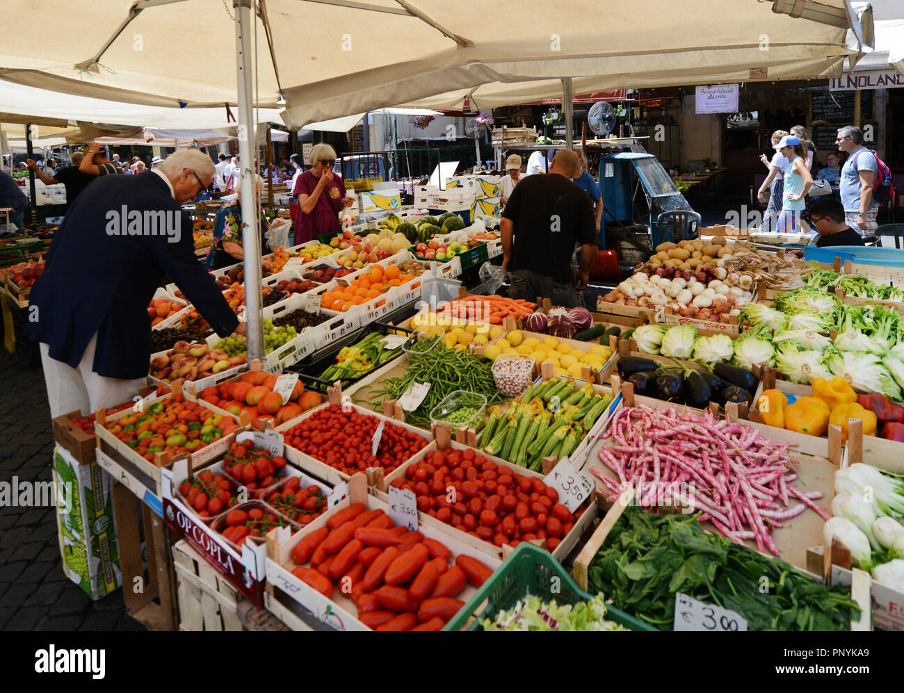 Un marché du terroir à Campo de' Fiori à Rome2. Banque D'Images