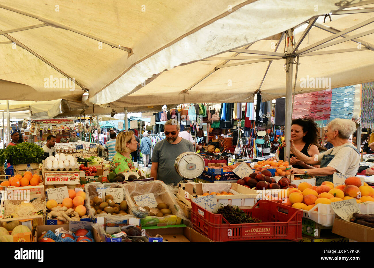 Un marché du terroir à Campo de' Fiori à Rome2. Banque D'Images