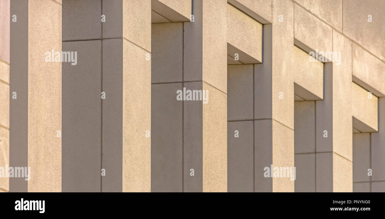 Colonnes de béton rectangulaire d'un bâtiment Banque D'Images