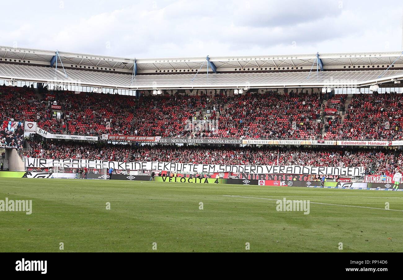 Firo : 22.09.2018 Fuvuball, Football : 1.Bundesliga 1.FC - Nvºrnberg Nvºrnberg 96, Hanovre, fans, bannière, dans le monde d'utilisation | Banque D'Images