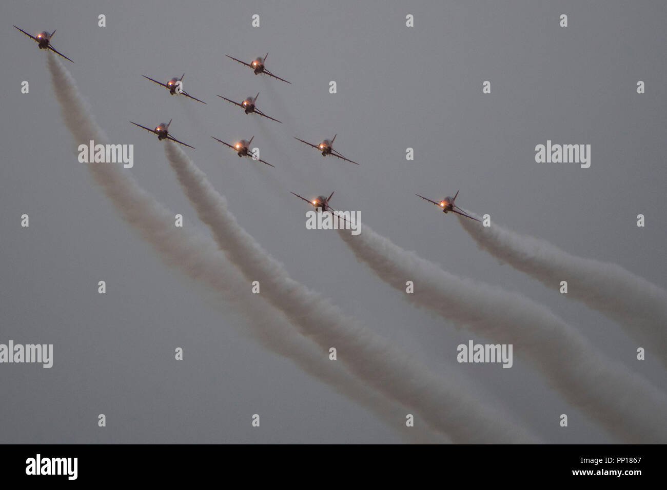 Duxford, UK. 22 Sep, 2018. Les flèches rouges display team sous la pluie - La bataille d'Angleterre de Duxford Air Show est un finale pour le centenaire de la Royal Air Force (RAF) à la célébration de 100 ans d'histoire de la RAF et une vision de la capacité d'avenir. Crédit : Guy Bell/Alamy Live News Banque D'Images