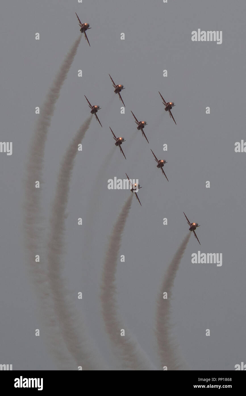 Duxford, UK. 22 Sep, 2018. Les flèches rouges display team sous la pluie - La bataille d'Angleterre de Duxford Air Show est un finale pour le centenaire de la Royal Air Force (RAF) à la célébration de 100 ans d'histoire de la RAF et une vision de la capacité d'avenir. Crédit : Guy Bell/Alamy Live News Banque D'Images