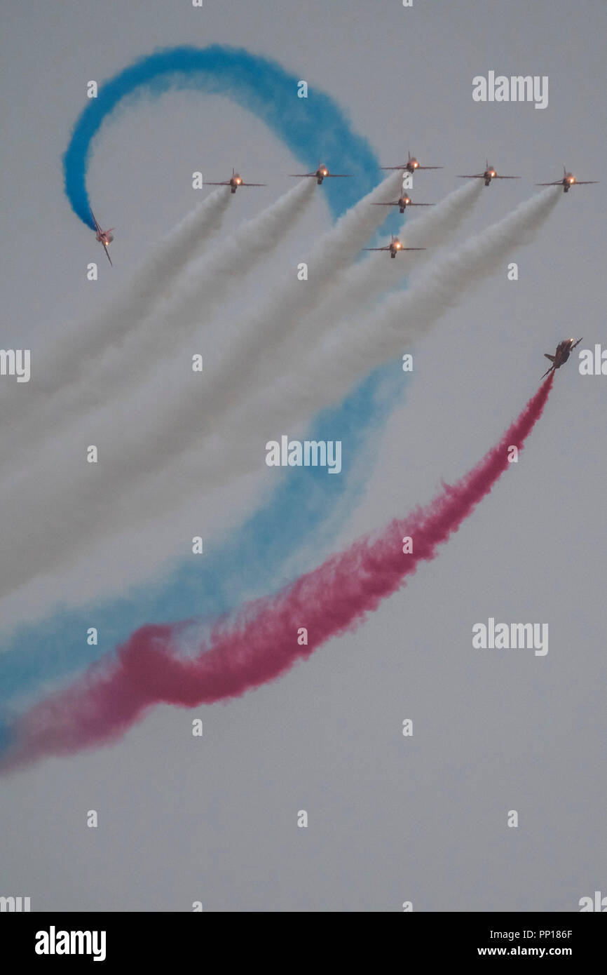 Duxford, UK. 22 Sep, 2018. Les flèches rouges display team sous la pluie - La bataille d'Angleterre de Duxford Air Show est un finale pour le centenaire de la Royal Air Force (RAF) à la célébration de 100 ans d'histoire de la RAF et une vision de la capacité d'avenir. Crédit : Guy Bell/Alamy Live News Banque D'Images