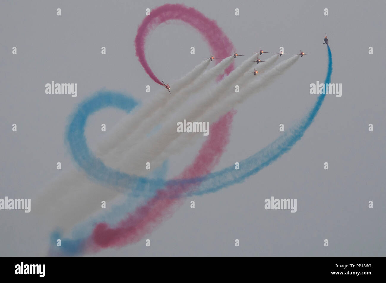 Duxford, UK. 22 Sep, 2018. Les flèches rouges display team sous la pluie - La bataille d'Angleterre de Duxford Air Show est un finale pour le centenaire de la Royal Air Force (RAF) à la célébration de 100 ans d'histoire de la RAF et une vision de la capacité d'avenir. Crédit : Guy Bell/Alamy Live News Banque D'Images