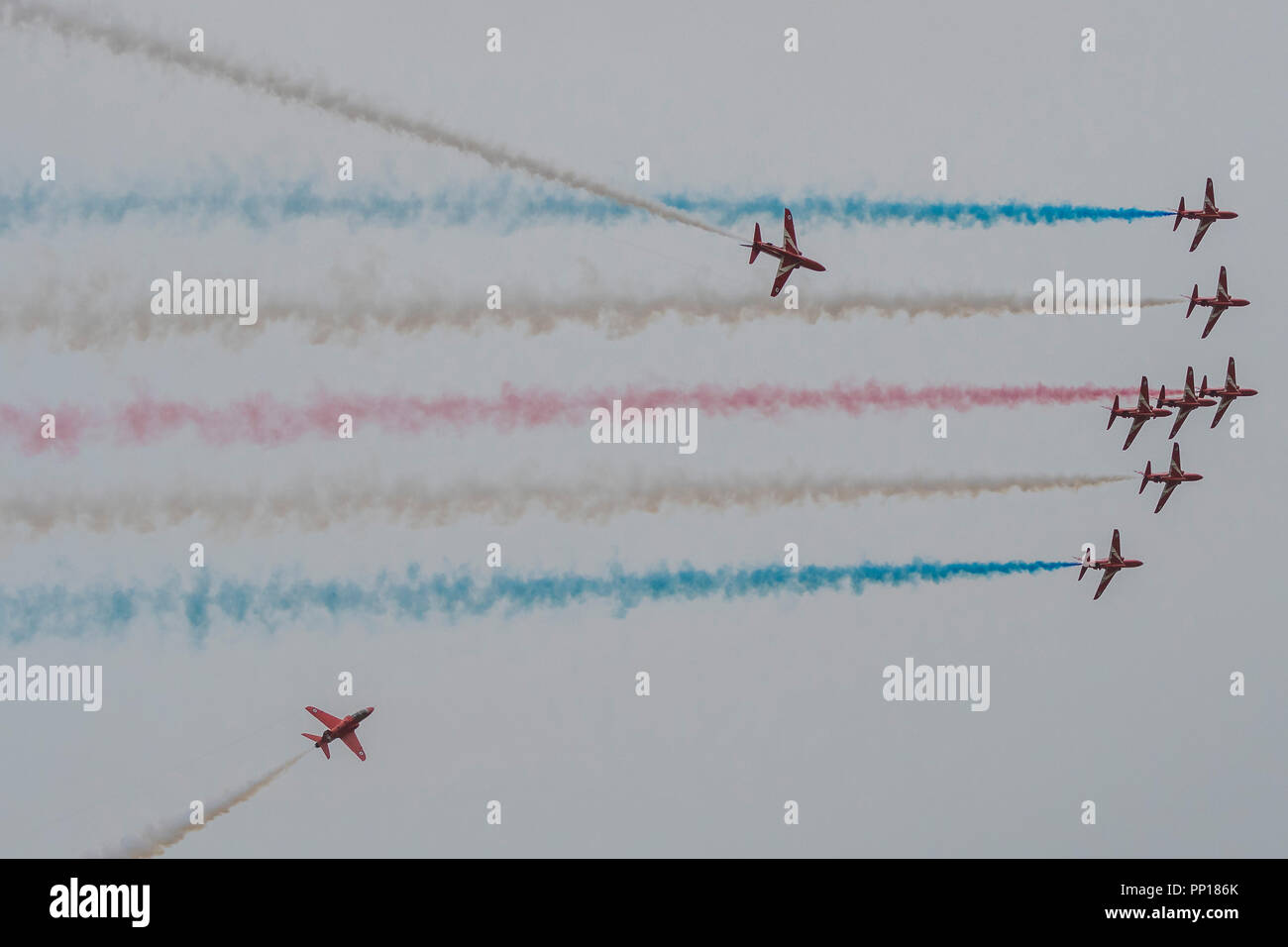 Duxford, UK. 22 Sep, 2018. Les flèches rouges display team sous la pluie - La bataille d'Angleterre de Duxford Air Show est un finale pour le centenaire de la Royal Air Force (RAF) à la célébration de 100 ans d'histoire de la RAF et une vision de la capacité d'avenir. Crédit : Guy Bell/Alamy Live News Banque D'Images