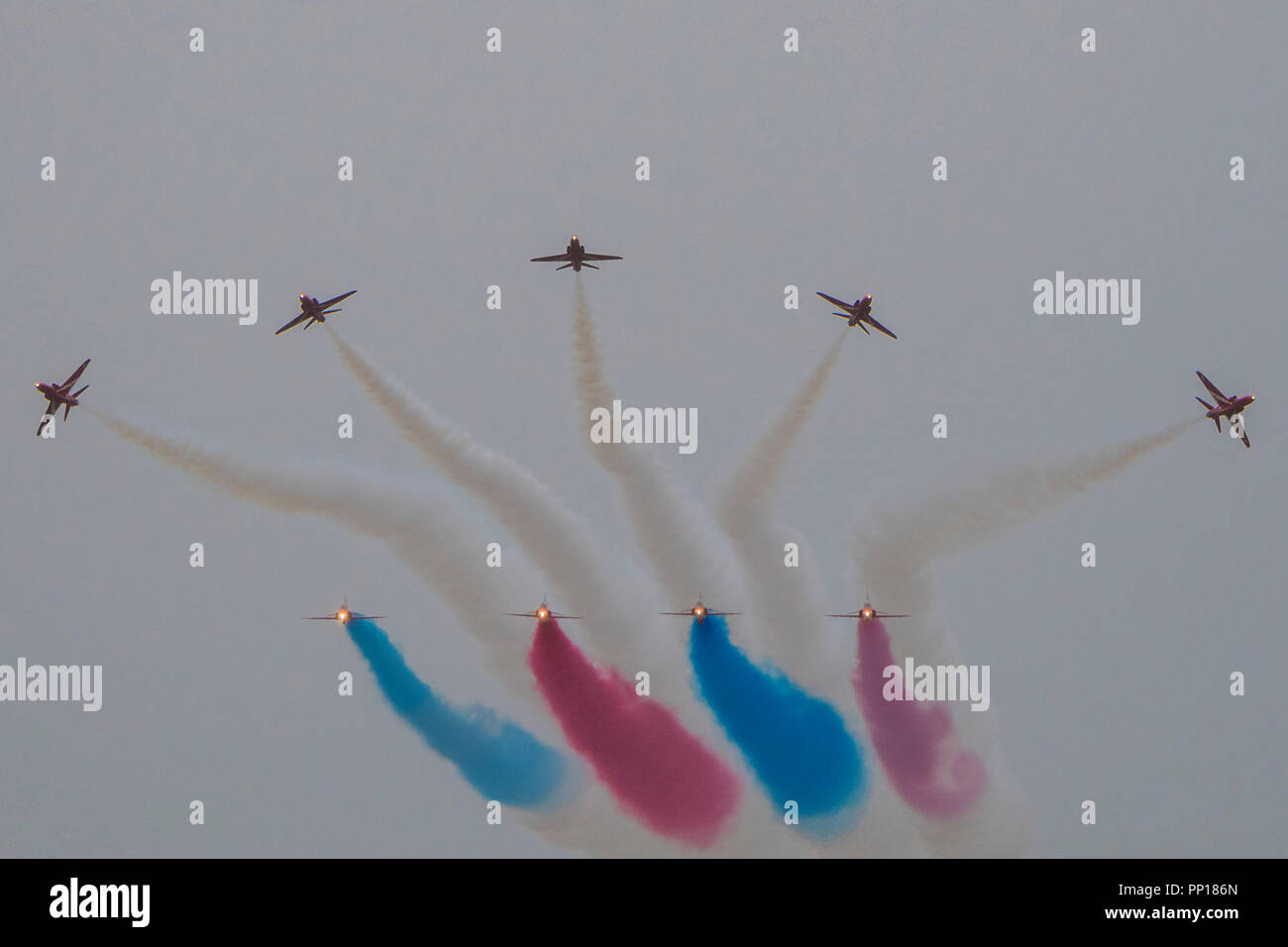 Duxford, UK. 22 Sep, 2018. Les flèches rouges display team sous la pluie - La bataille d'Angleterre de Duxford Air Show est un finale pour le centenaire de la Royal Air Force (RAF) à la célébration de 100 ans d'histoire de la RAF et une vision de la capacité d'avenir. Crédit : Guy Bell/Alamy Live News Banque D'Images