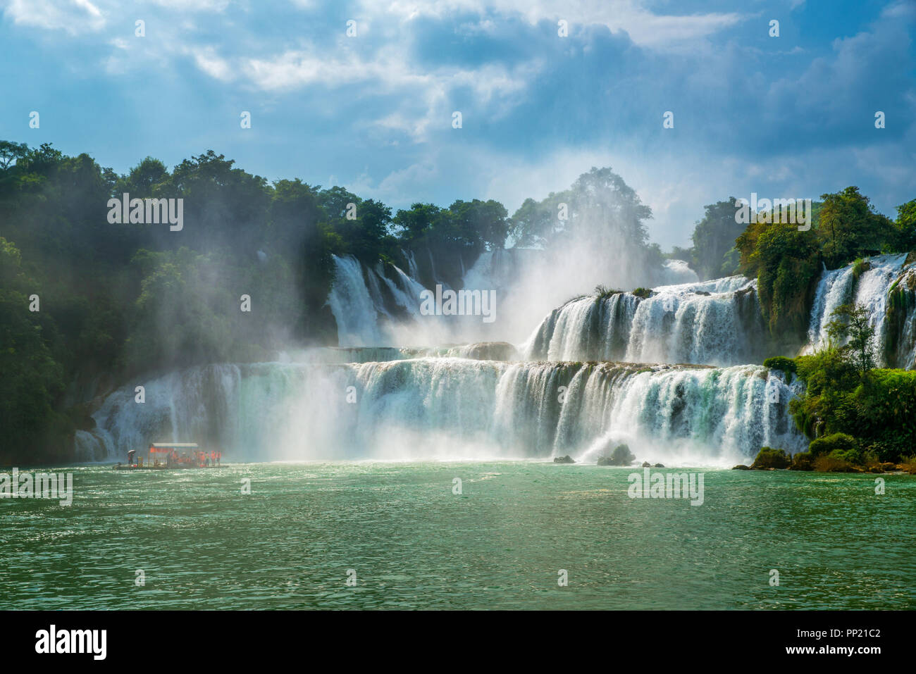 - Bangioc cascade Detian localiser est à la frontière de la Chine et du Vietnam, c'est célèbre chute d'eau des deux pays. Il y a un service de bateau de tourisme voir sw Banque D'Images