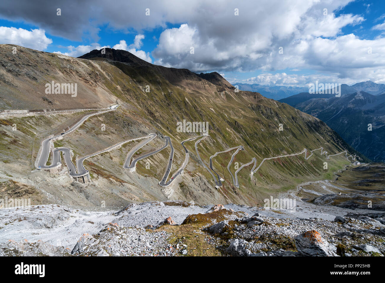 Route sinueuse du col du Stelvio près de Bormio, Italie, Europe, UNION EUROPÉENNE Banque D'Images