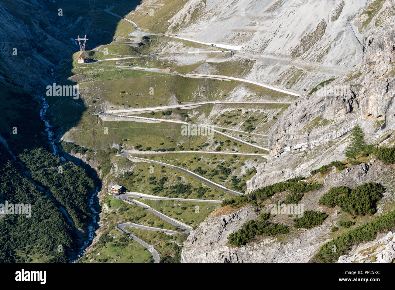 Route sinueuse du col du Stelvio près de Bormio, Italie, Europe, UNION EUROPÉENNE Banque D'Images