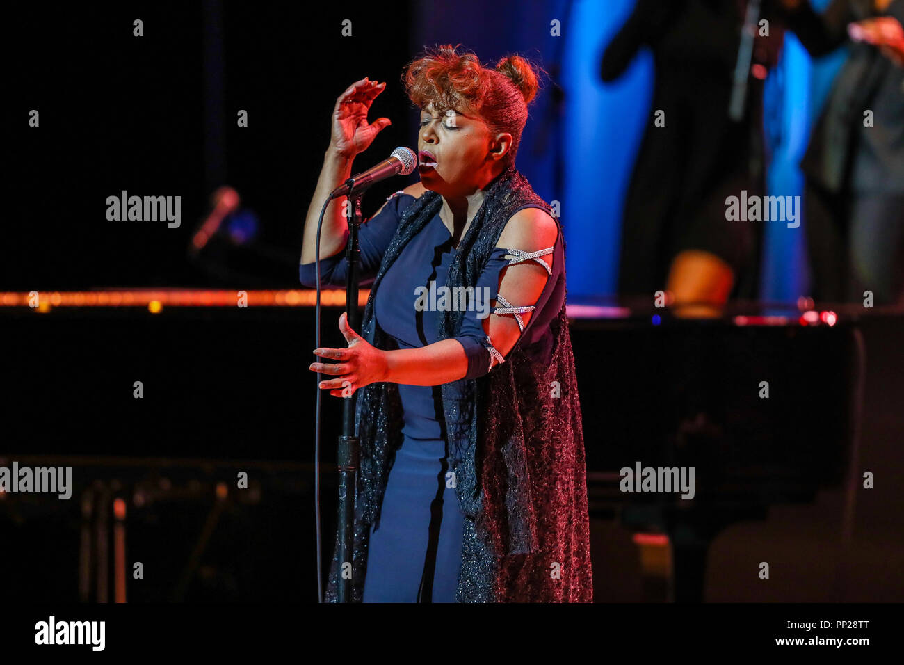 Musique Artiste ANITA BAKER effectue en Caroline du Nord dans le cadre de sa tournée 2018. Denise Anita Baker est une chanteuse. Baker a remporté huit Grammy Awards et a cinq albums de platine et un disque d'or. Banque D'Images