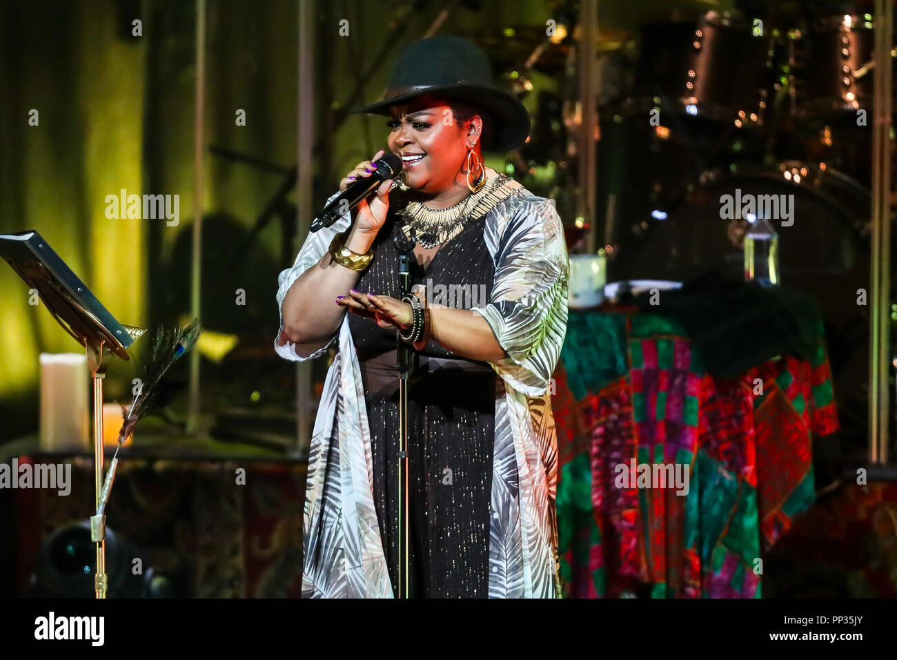 Musique Artiste JILL SCOTT effectue en Caroline du Nord dans le cadre de sa tournée 2018. Jillian 'Jill' Scott est un chanteur et auteur-compositeur. Banque D'Images