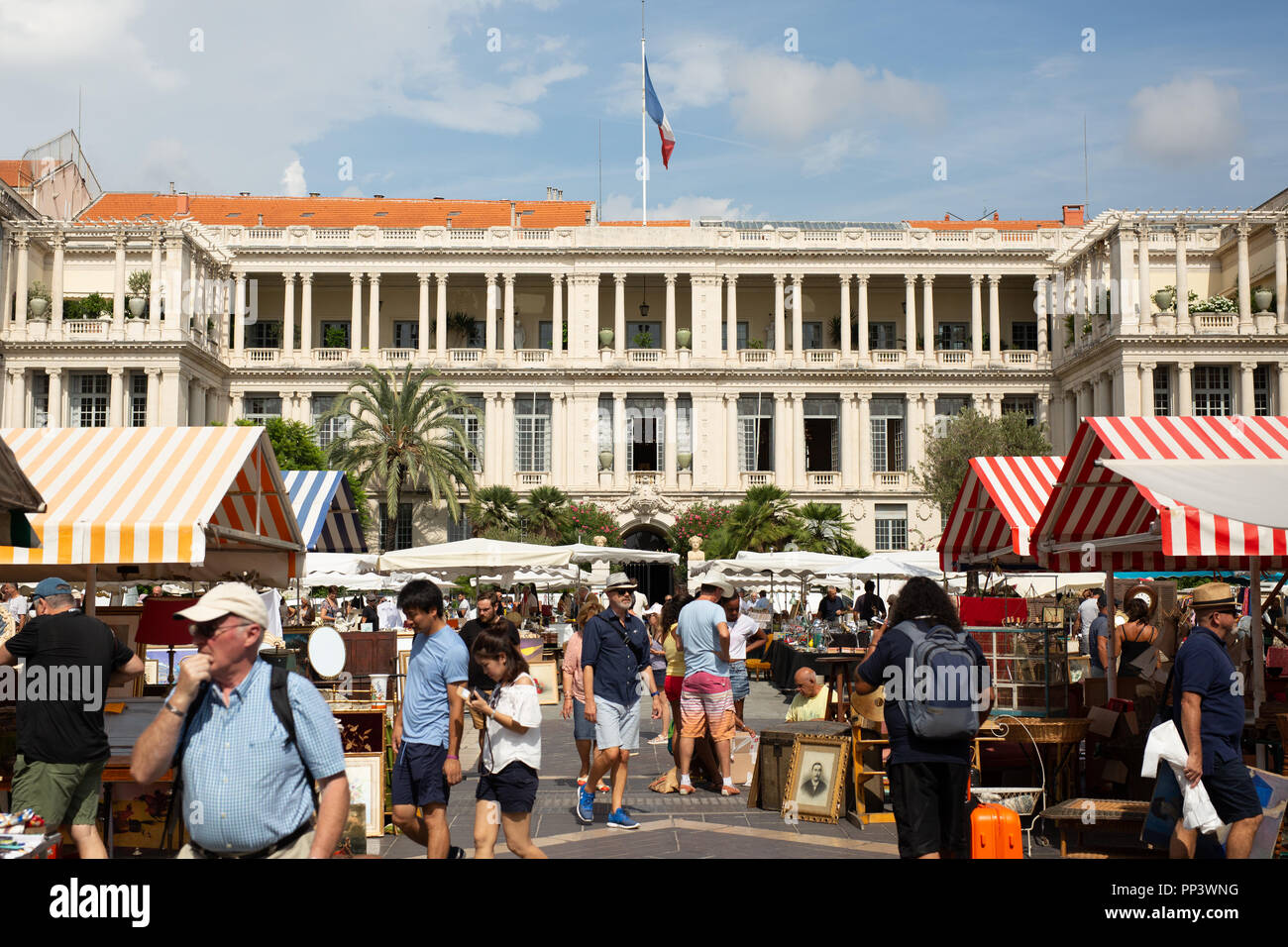 Marché d'Antiquités, Marché aux Fluers, Nice. Banque D'Images