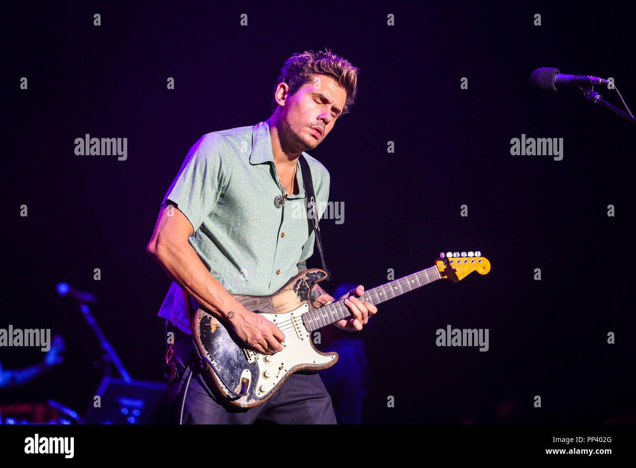 Musique Artiste JOHN MAYER effectue en Caroline du Nord dans le cadre de sa tournée 2017. John Clayton Mayer est un chanteur, guitariste et producteur de disques. Banque D'Images