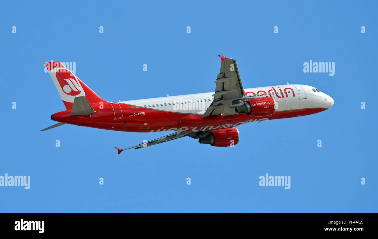 AIRWAYS AIR BERLIN (ALLEMAGNE) BOEING 737-800(W) D-ABNE AU DÉCOLLAGE DE L'aéroport Reina Sofia de Ténérife SUR Banque D'Images