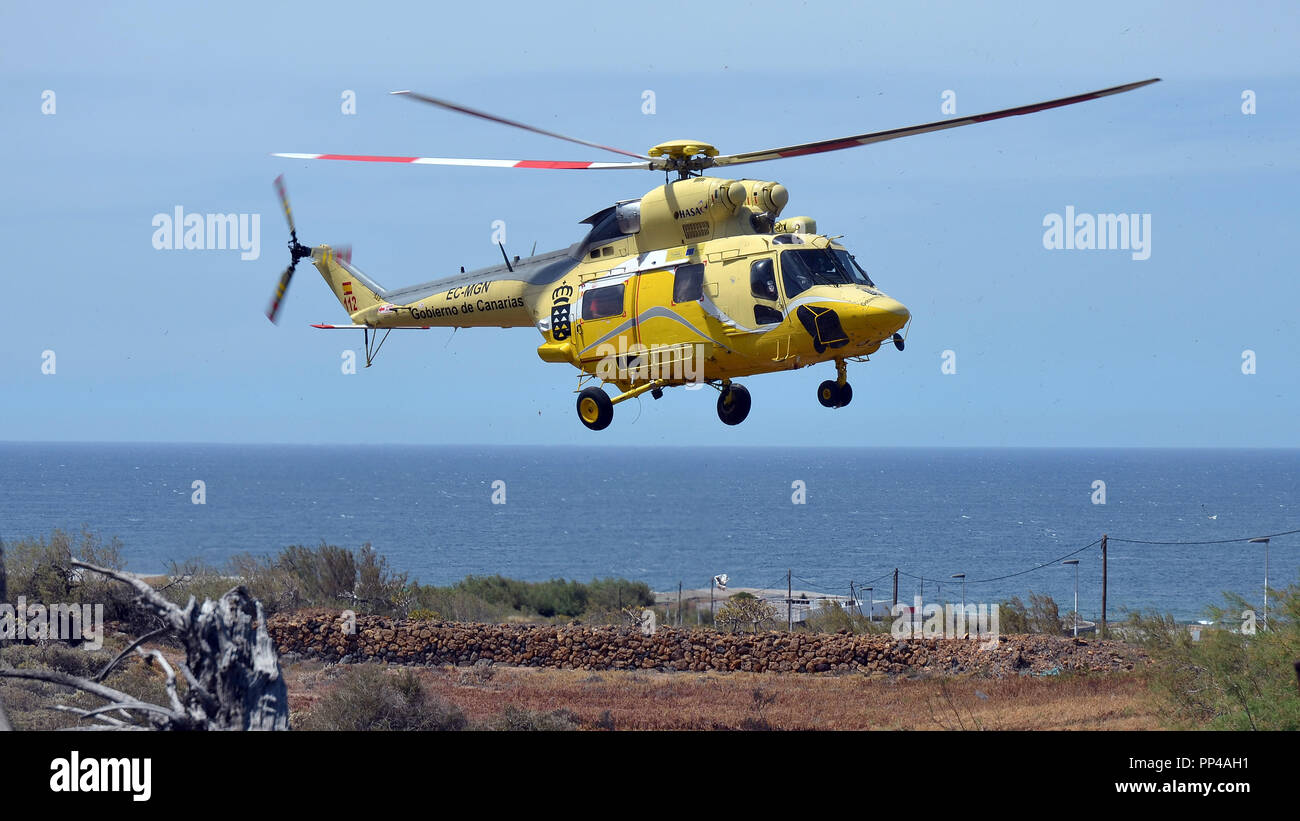 Le PZL-Swidnik W-3A (hélicoptère Sokol Hispánica de Aviación) sur o sauvetage misionn Tenerife, Canaries, Espagne Banque D'Images