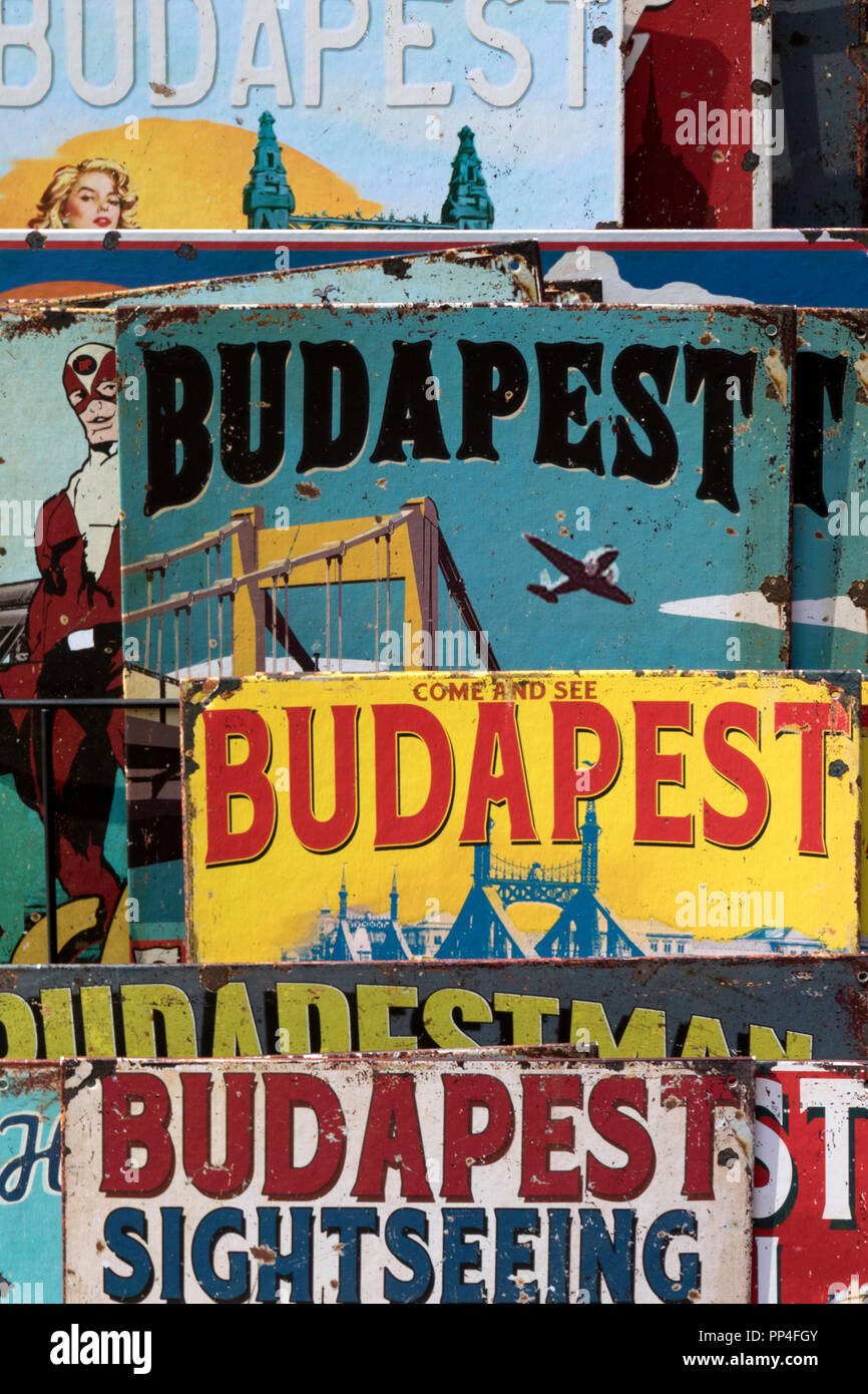 Vintage tin publicité plaques la capitale hongroise de Budapest city Banque D'Images