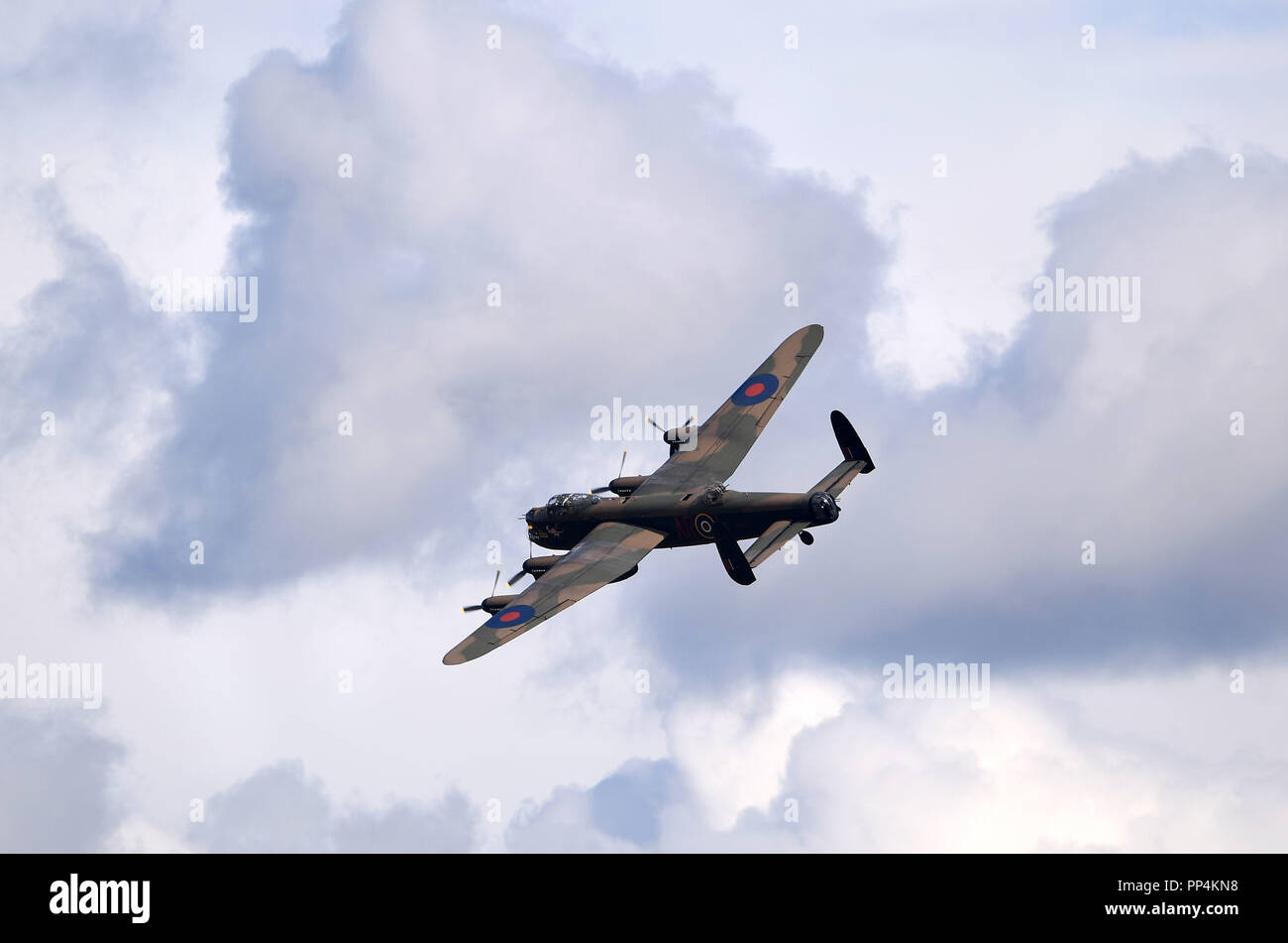 Un bombardier Avro Lancaster de la Battle of Britain Memorial Flight au cours de la bataille d'Angleterre, à l'Imperial War Museum de Duxford, Cambridgeshire. Banque D'Images