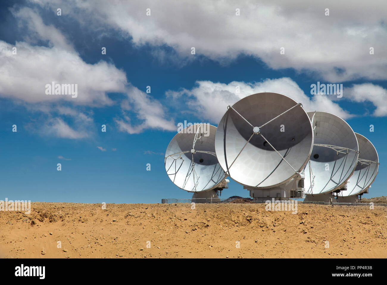 Antennes du Atacama Large Millimeter/submillimeter Array (ALMA), situé sur le plateau de Chajnantor dans les Andes chiliennes Banque D'Images
