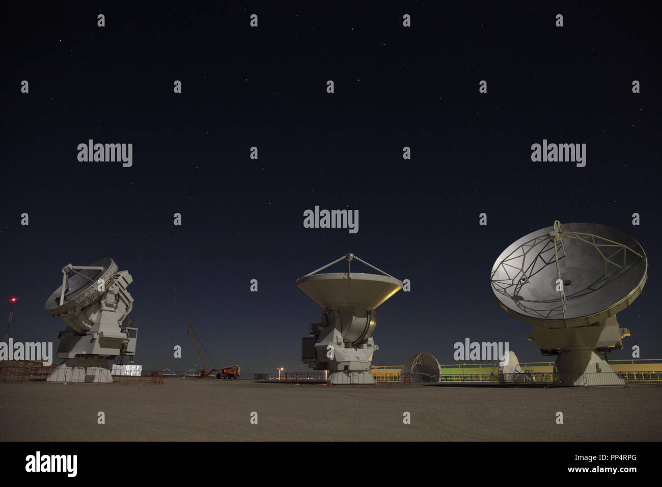 Antennes Radio ALMA de l'ESO dans la nuit Banque D'Images