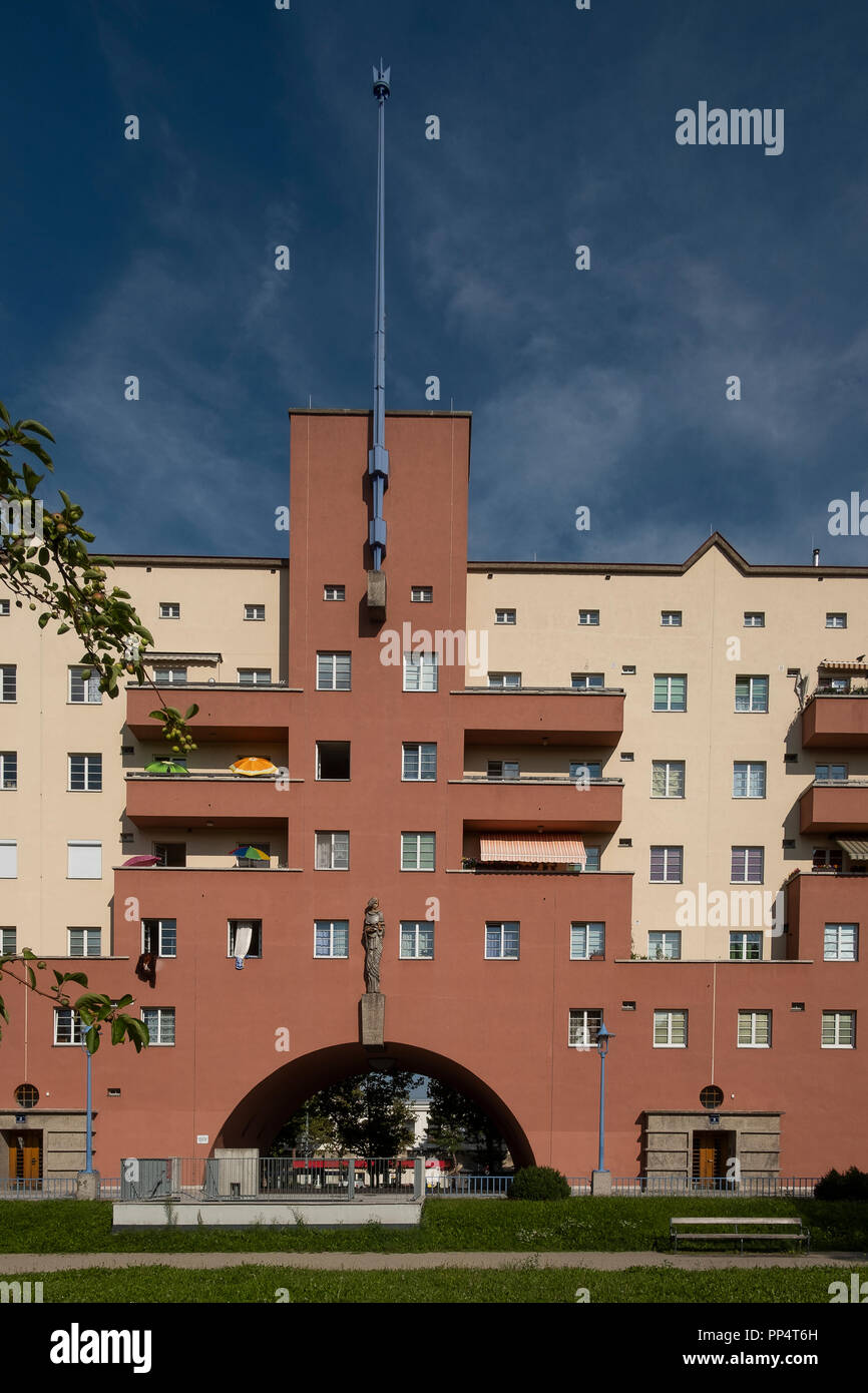 Karl-Marx-Hof (Cour Karl Marx) est l'un des plus connus Gemededauten (complexes municipaux de logement) à Vienne, en Autria Banque D'Images
