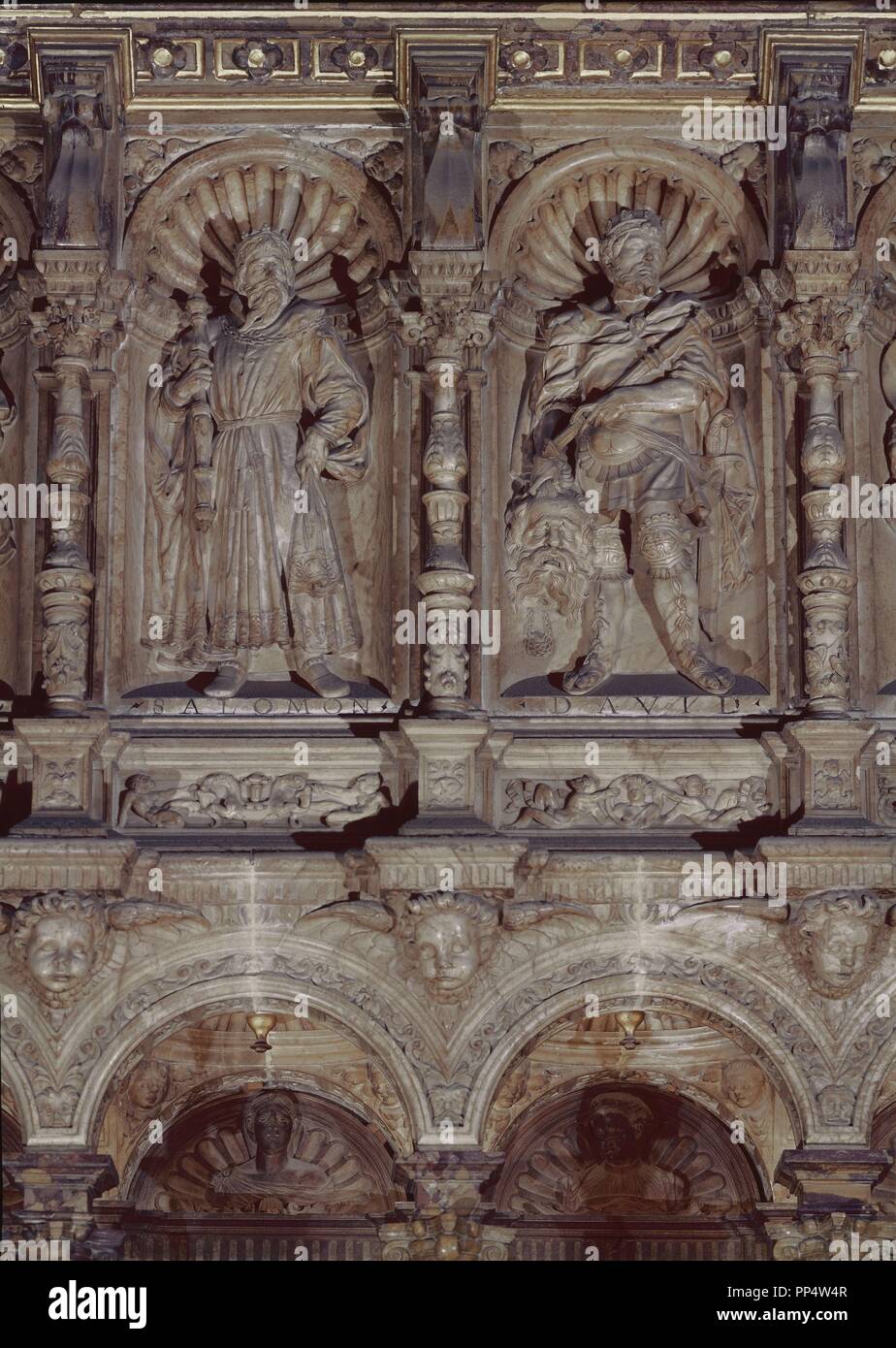 DAVID Y SALOMON - DETALLE DEL CUERPO SUPERIOR DEL CORO ALTO DE LA CATEDRAL DE TOLEDO - SIGLO XVI - ALABASTRO - RENACIENTO ESPAÑOL. Auteur : ALONSO BERRUGUETE,. Emplacement : CATEDRAL-coro alto. Toledo. L'ESPAGNE. Banque D'Images