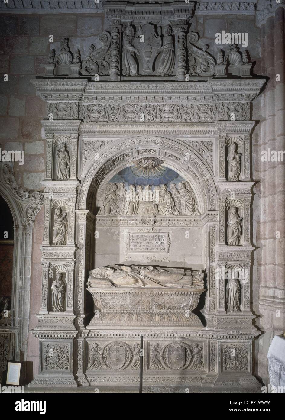 SEPULCRO DE DON FERNANDO DE ARCE OBISPO DE CANARIAS EN LA CAPILLA DE