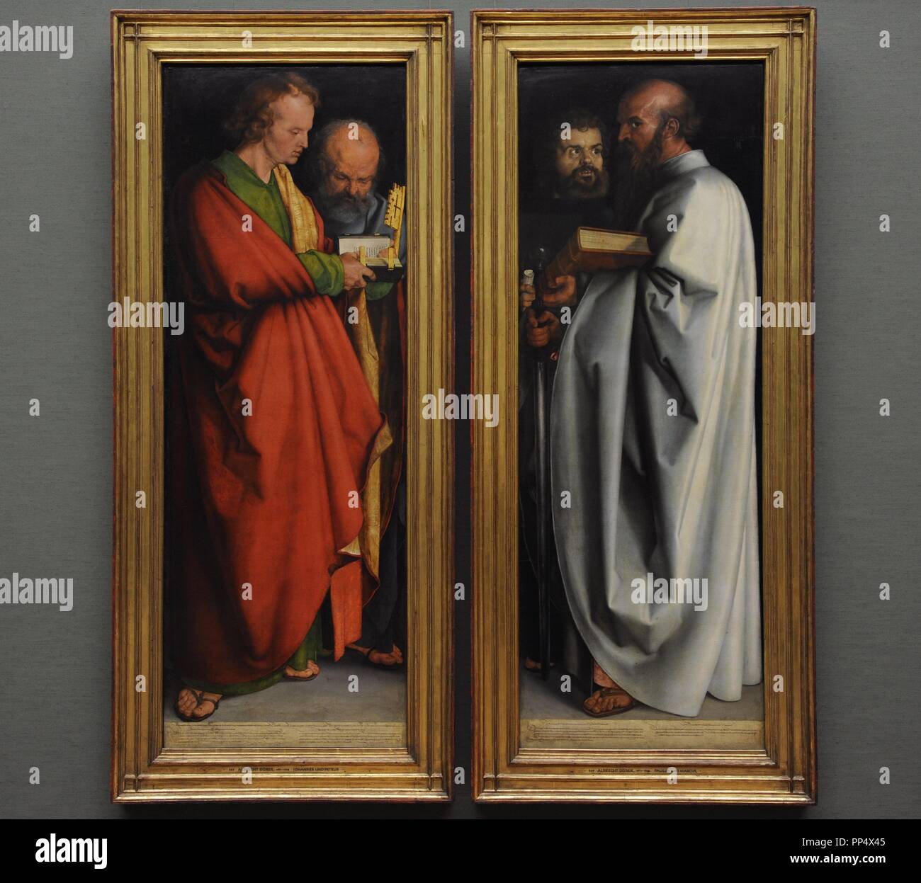 Albrecht Durer ((1471 - 1528) était un peintre allemand. Renaissance du Nord. Les quatre apôtres. Il a été achevé en 1526. Saint John et Peter (panneau de gauche). Saints Mark et Paul (panneau de droite). St. John Evangelisth : open de livre. Saint Pierre : les clés. Marck : scroll. St. St Paul : Sword et fermé de livre. L'Alte Pinakothek. Munich. L'Allemagne. Banque D'Images