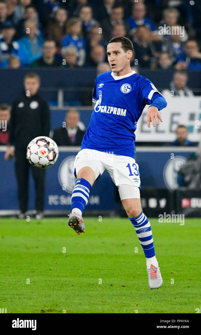 Veltins-Arena Gelsenkirchen Allemagne , 22.9.2018, première saison de Bundesliga 2018/2019 journée 4, Schalke 04 (S04) vs FC Bayern Munich ---- Sebastian Rudy (S04) DFL règlement interdit toute utilisation des photographies comme des séquences d'images et/ou quasi-vidéo : kolvenbach/Alamy Live News Banque D'Images