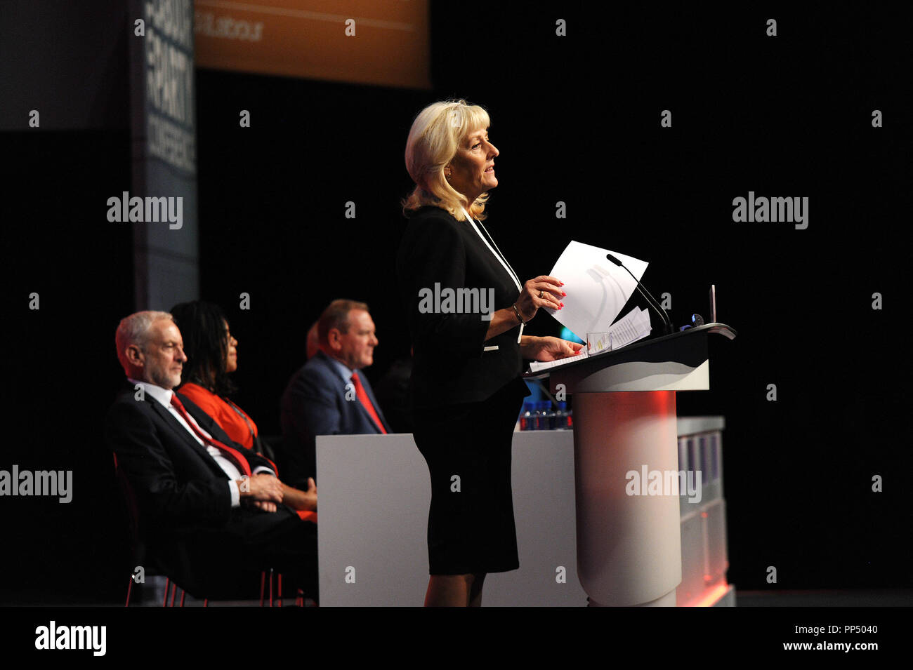 Liverpool, en Angleterre. 23 Septembre, 2018. Jenny Formby, offre son discours de conférence, juste après avoir été officiellement élu au poste de Secrétaire Général du Parti du Travail, sur la séance de la matinée du premier jour de la conférence annuelle du Parti travailliste à l'ACC Centre de conférence. Kevin Hayes/Alamy Live News Banque D'Images