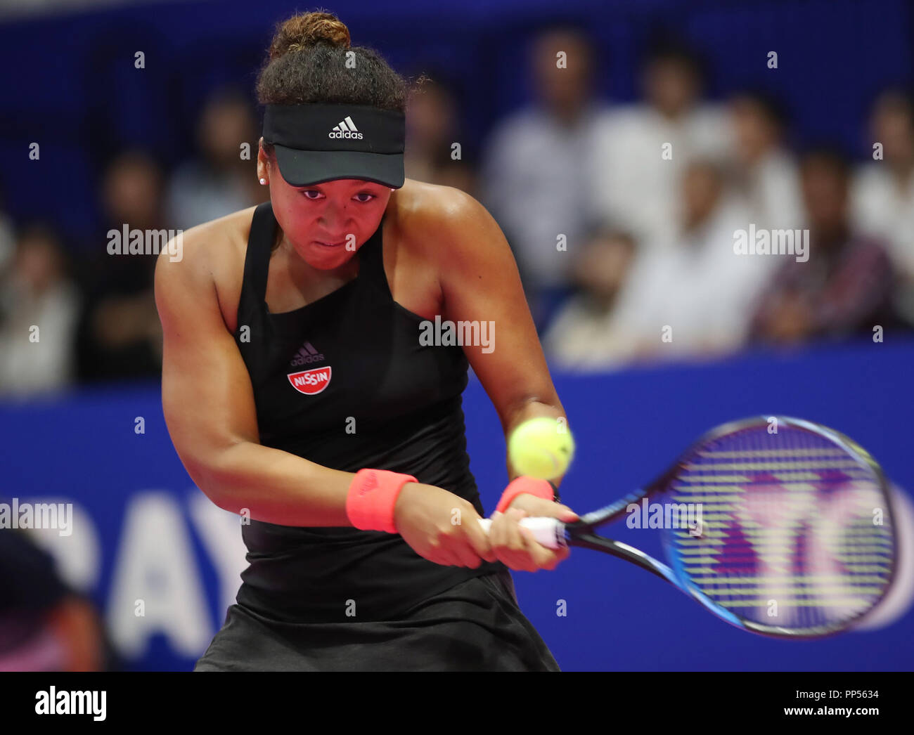 Tokyo, Japon. 22 Sep, 2018. Champion de l'US Open du Japon Osaka Naomi renvoie la balle contre Camila Giorgi de l'Italie au cours de la demi-finale du Toray Pan Pacific Open de tennis à Tokyo le samedi, Septembre 22, 2018. Osaka défait Giorgi 6-2, 6-3. Credit : Yoshio Tsunoda/AFLO/Alamy Live News Banque D'Images