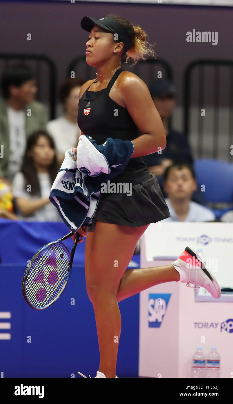 Tokyo, Japon. 22 Sep, 2018. Champion de l'US Open du Japon Osaka Naomi change la cour au cours de la demi-finale du Toray Pan Pacific Open tennis tournoi contre l'Italie Camila Giorgi à Tokyo le samedi, Septembre 22, 2018. Osaka défait Giorgi 6-2, 6-3. Credit : Yoshio Tsunoda/AFLO/Alamy Live News Banque D'Images