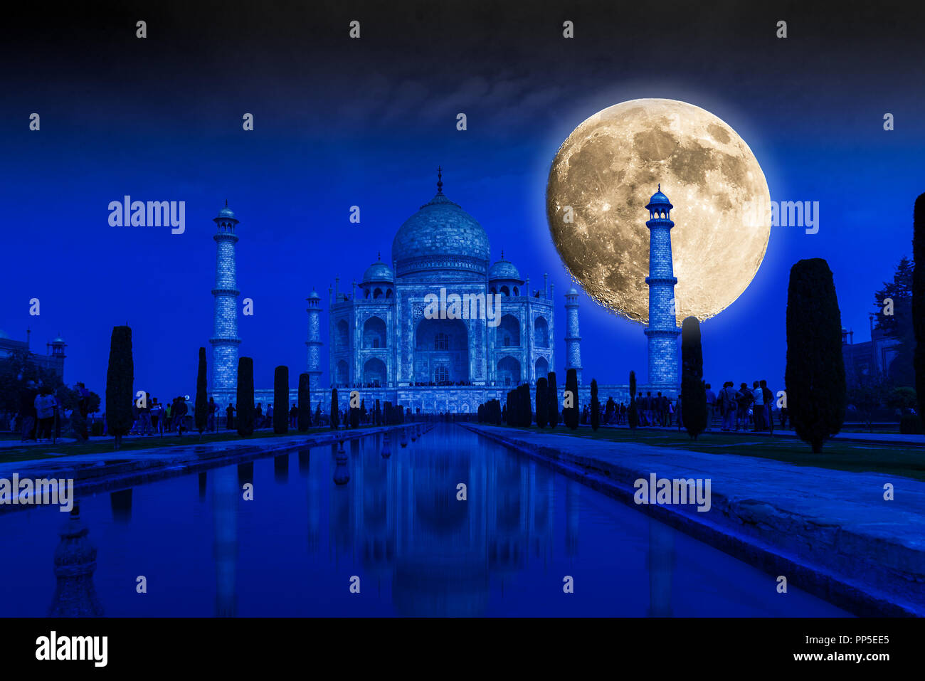 Pleine lune sur le Taj Mahal en Inde Banque D'Images