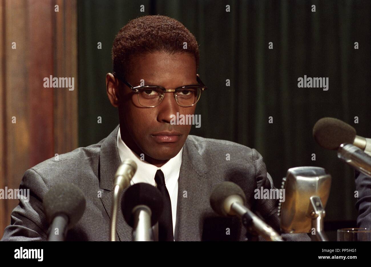 Malcolm x 1992 denzel washington Banque de photographies et d’images à ...