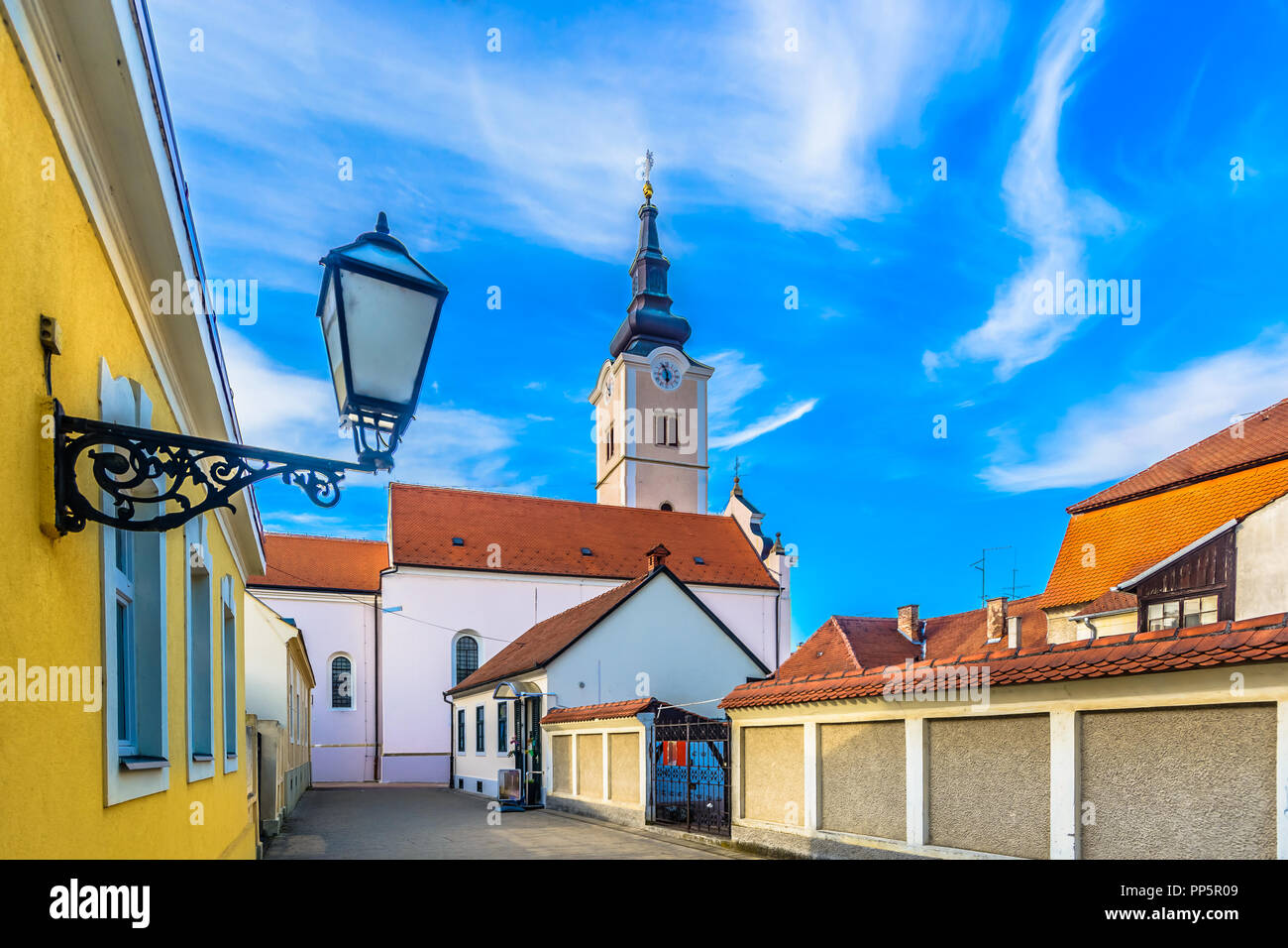 Vue panoramique à l'architecture colorée dans petit village touristique Zagreb, Croatie. Banque D'Images