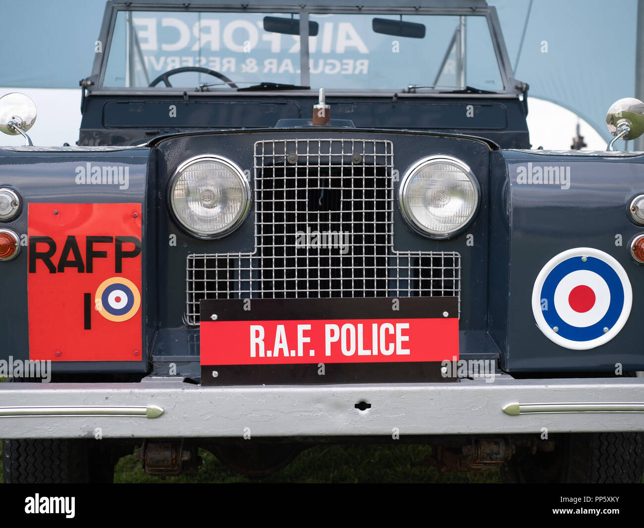 Land Rover Police RAF Vintage Banque D'Images