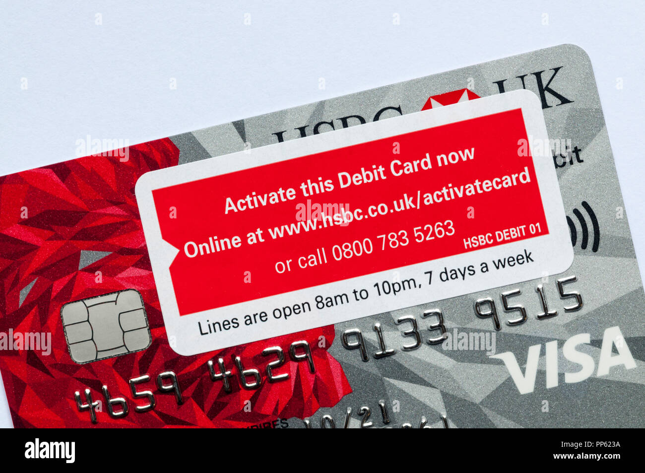 Autocollant sur une nouvelle carte de débit prévient qu'elle doit être activé avant d'être utilisé. NB : Les données rendues anonymes. Banque D'Images
