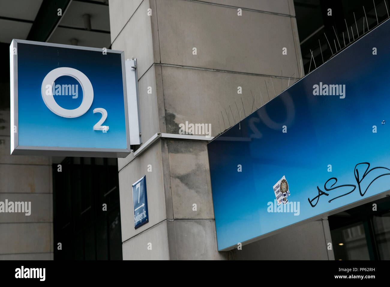 Un logo affiche à l'extérieur d'une Europe Telefónica O2 store à Munich, Allemagne, le 2 septembre 2018. Banque D'Images